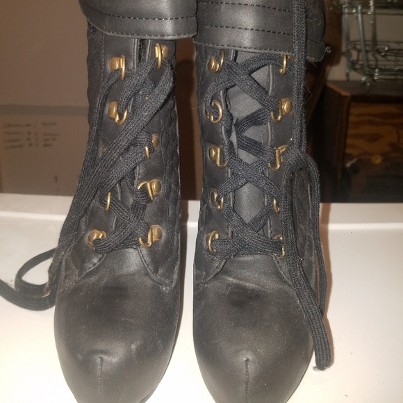 Boots - Picture 1 of 3